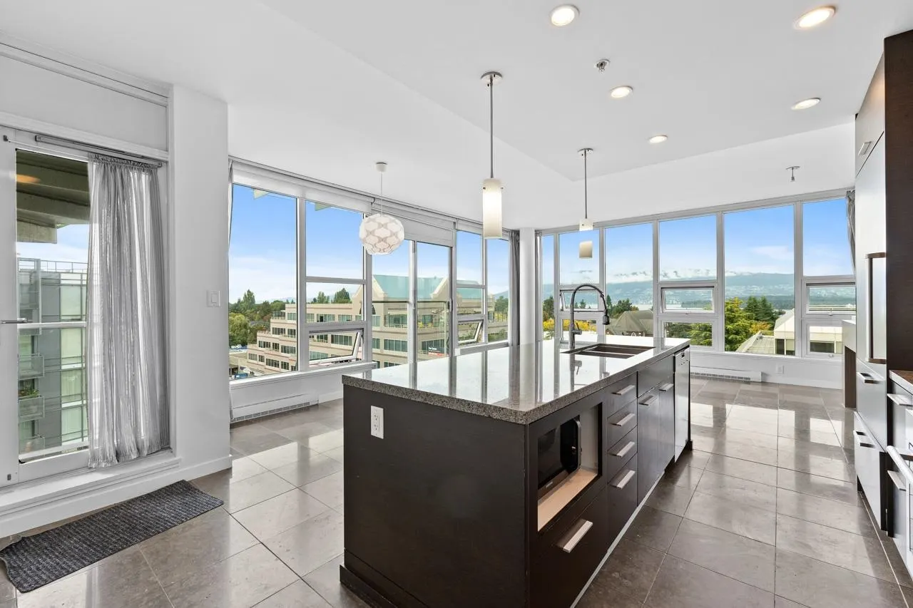 703 2528 Maple Street