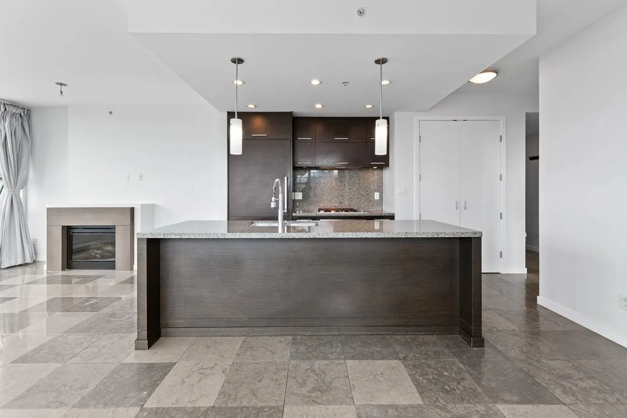 703 2528 Maple Street