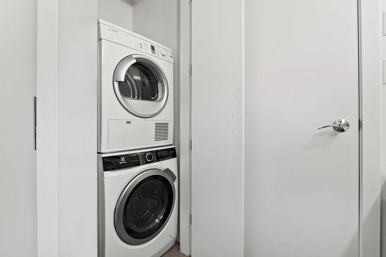 703 2528 Maple Street