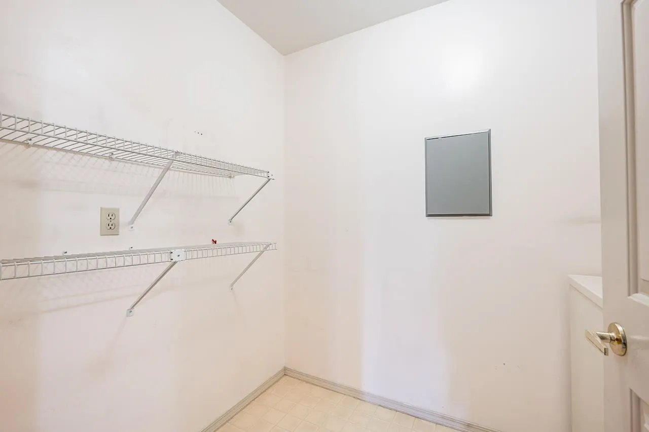 350 8611 Ackroyd Road