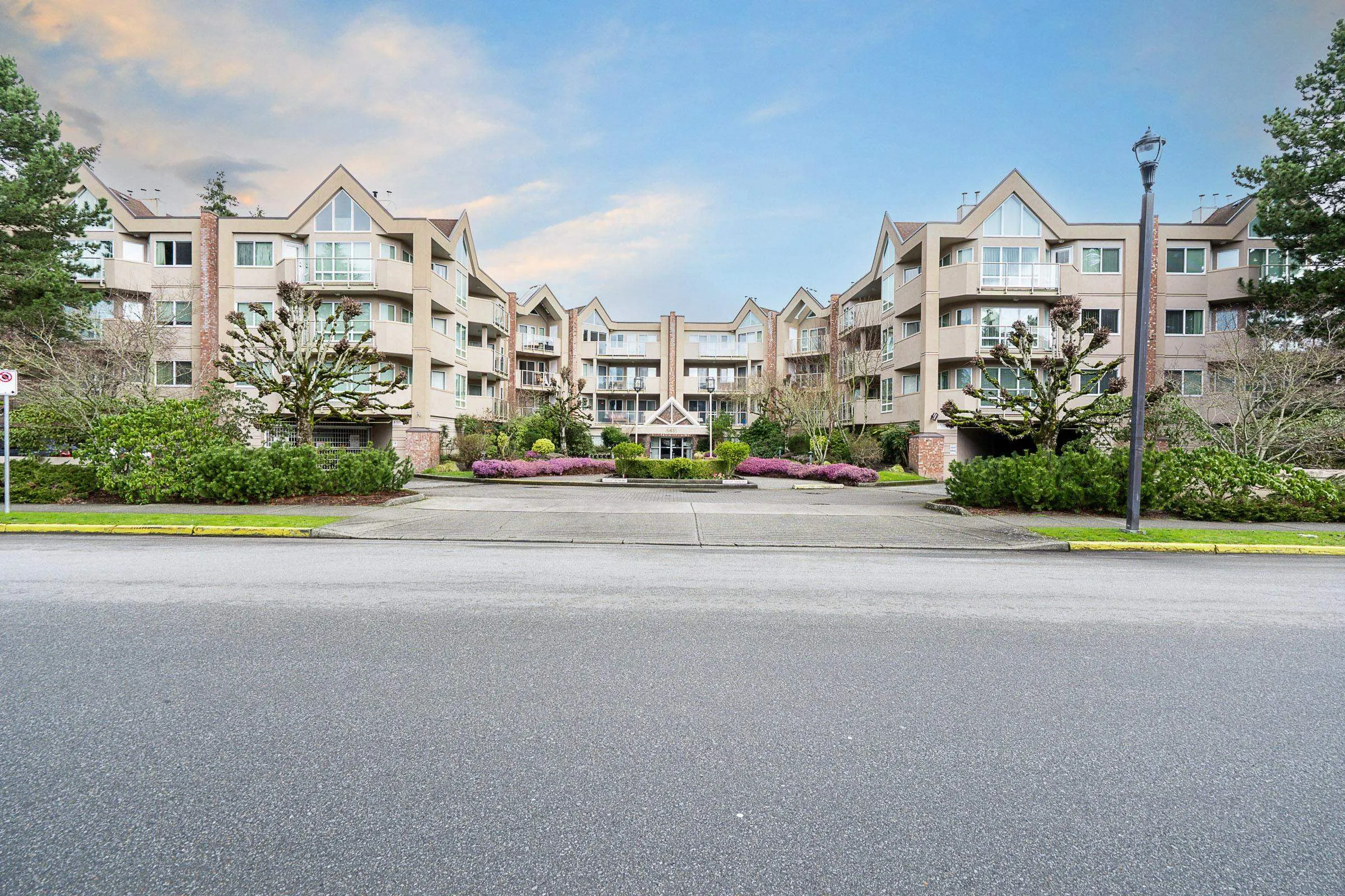350 8611 Ackroyd Road