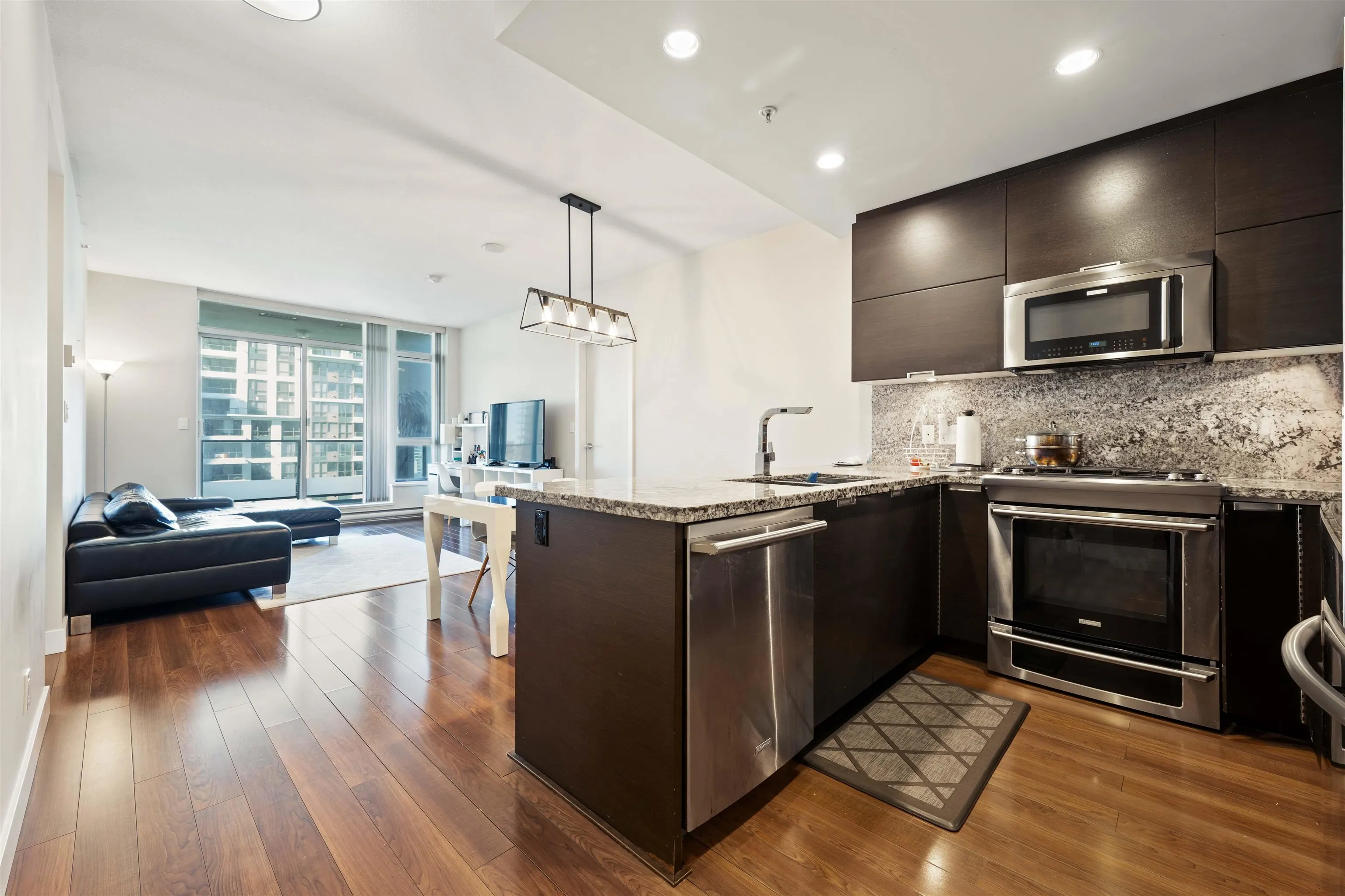 1506 2077 Rosser Avenue