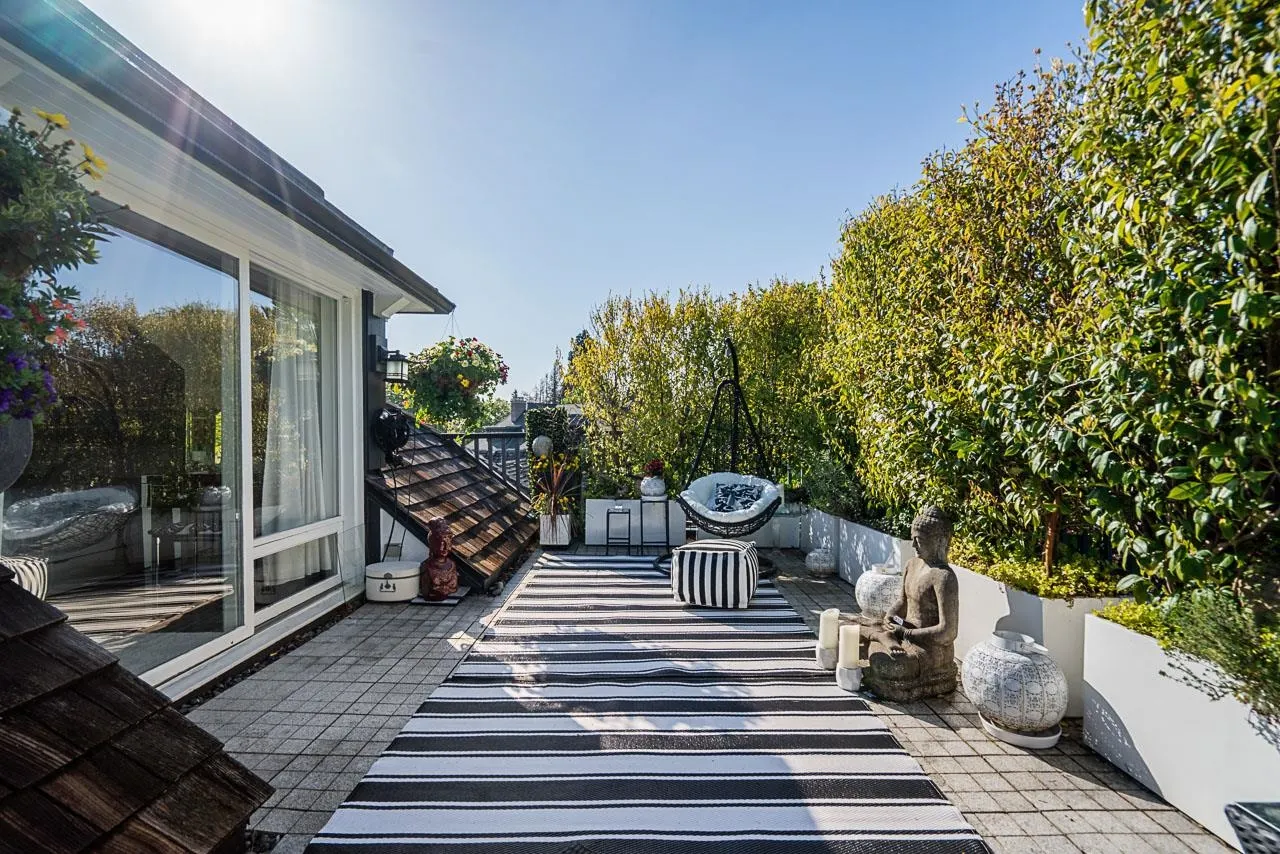 1638 Matthews Avenue