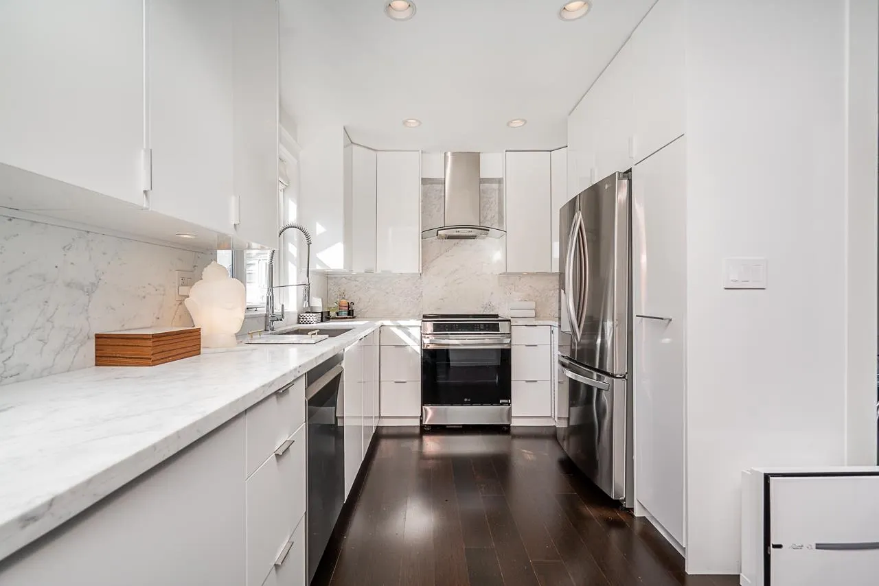 1638 Matthews Avenue