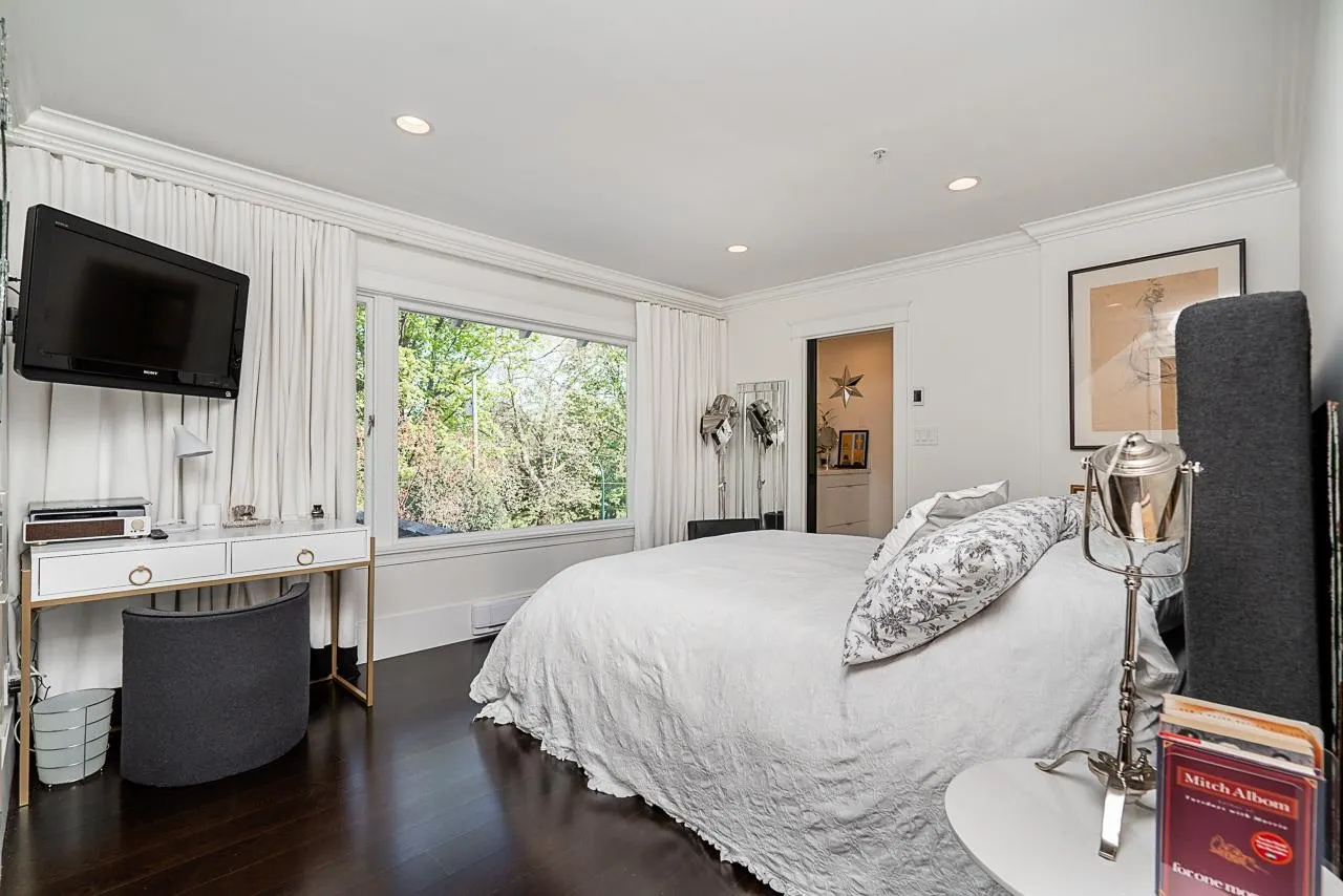 1638 Matthews Avenue