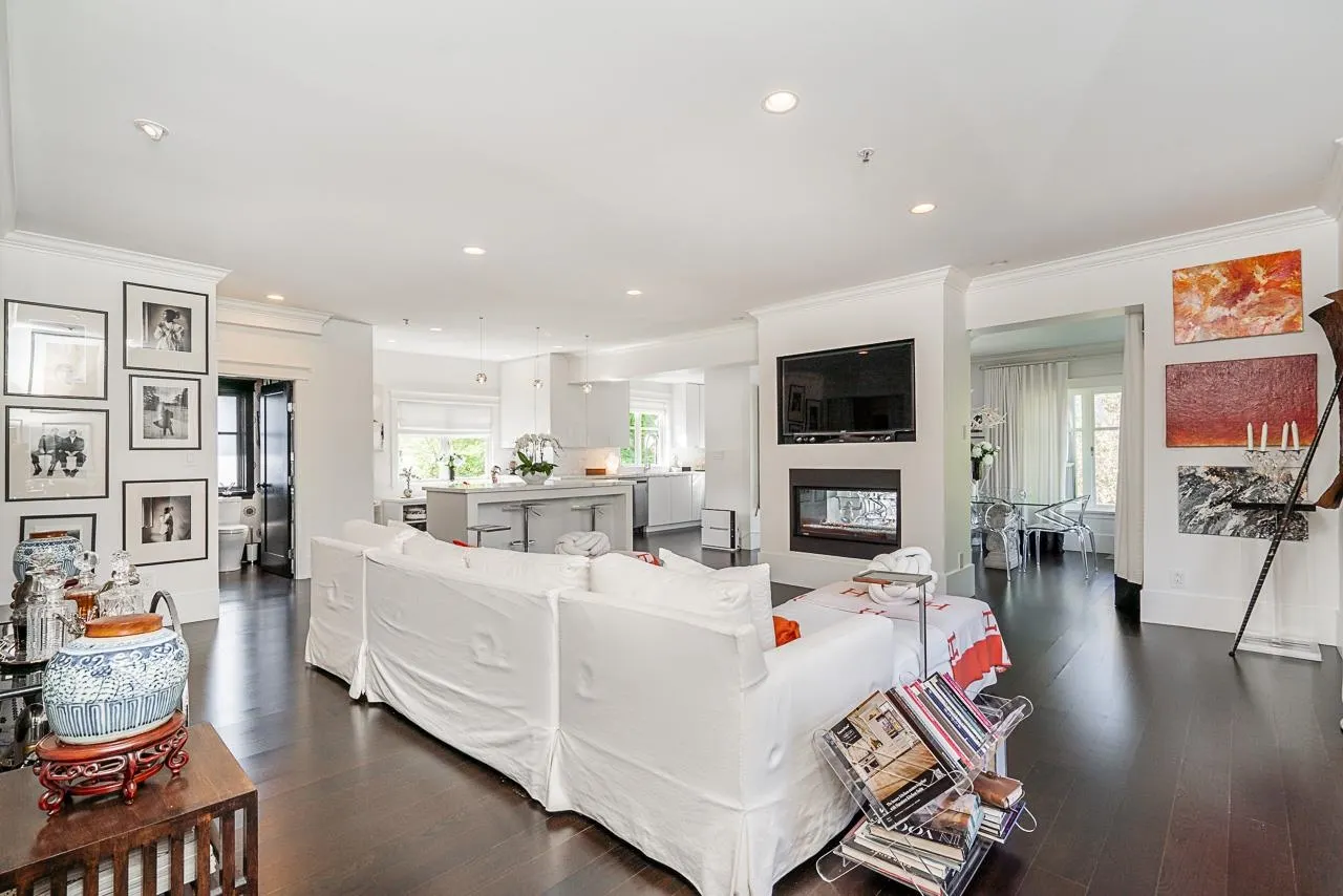 1638 Matthews Avenue