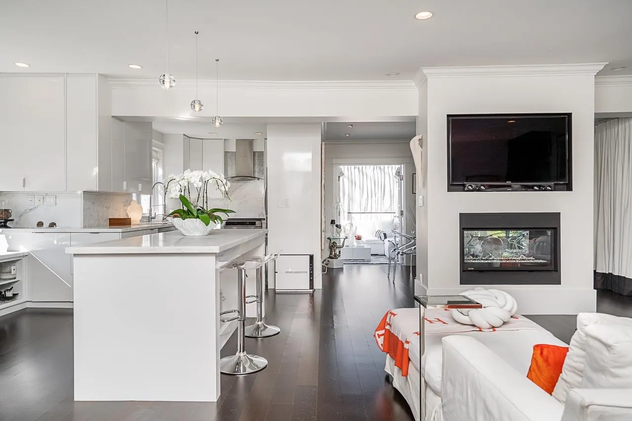 1638 Matthews Avenue