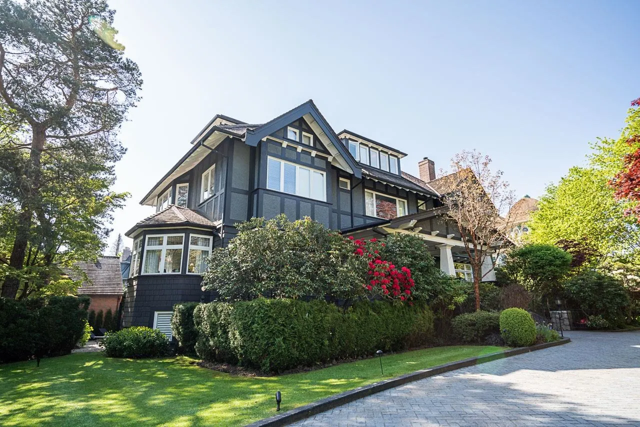 1638 Matthews Avenue