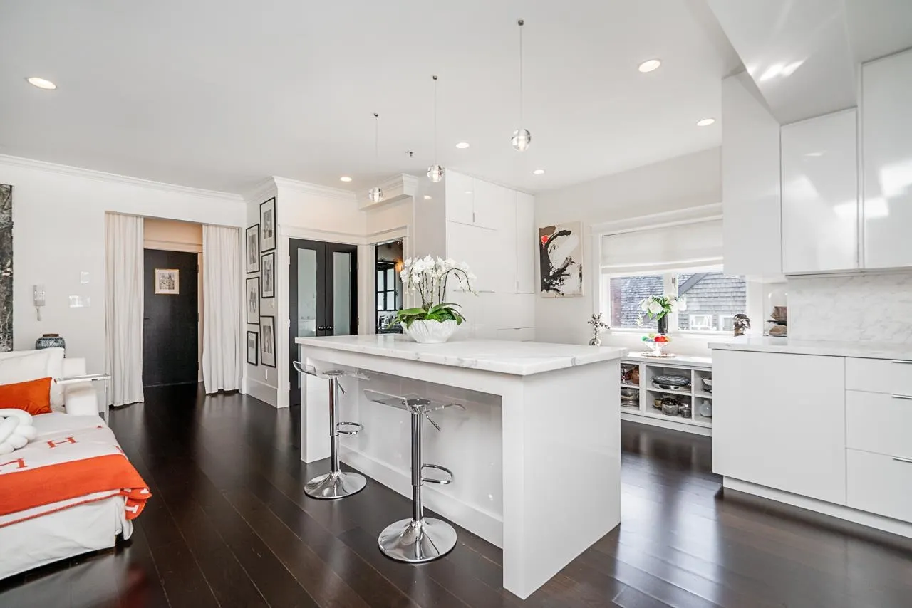 1638 Matthews Avenue