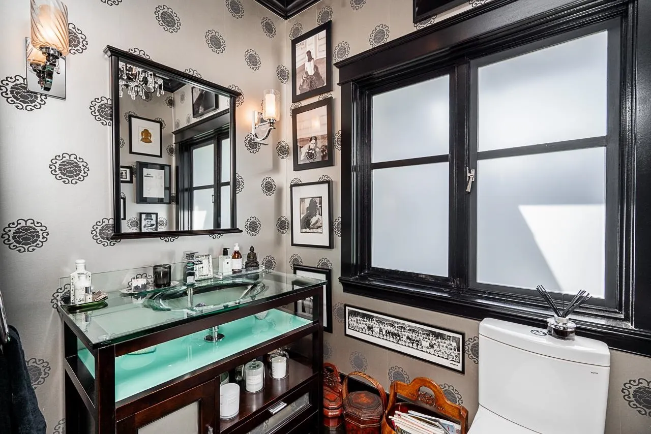 1638 Matthews Avenue