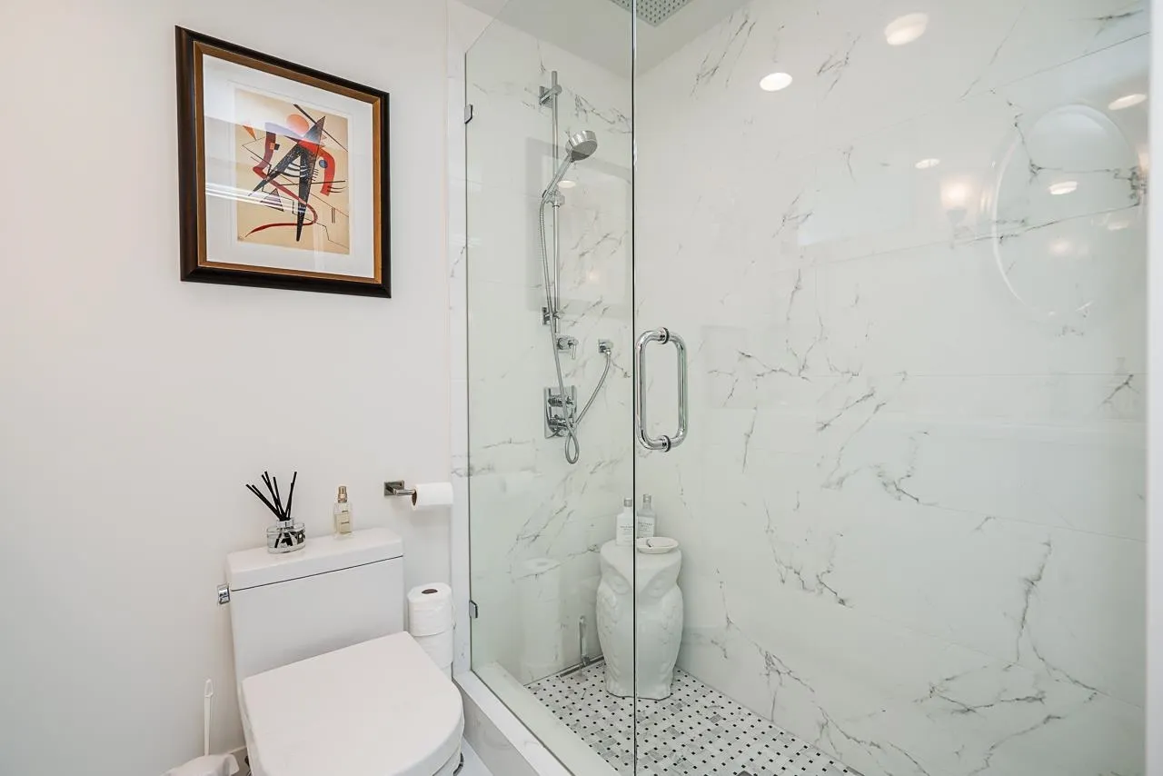 1638 Matthews Avenue