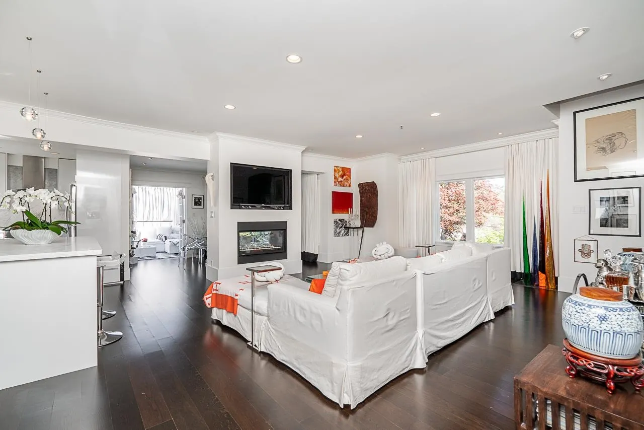 1638 Matthews Avenue