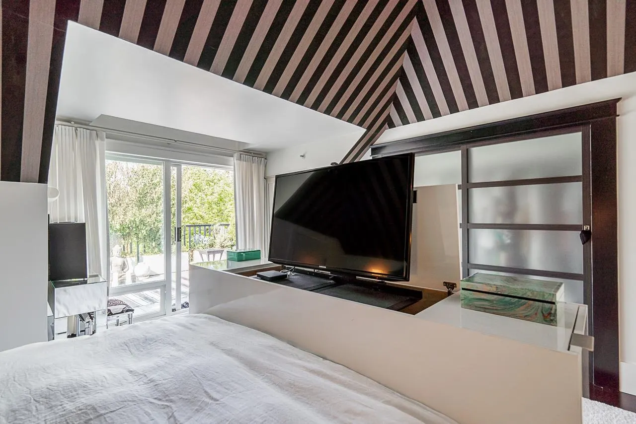 1638 Matthews Avenue