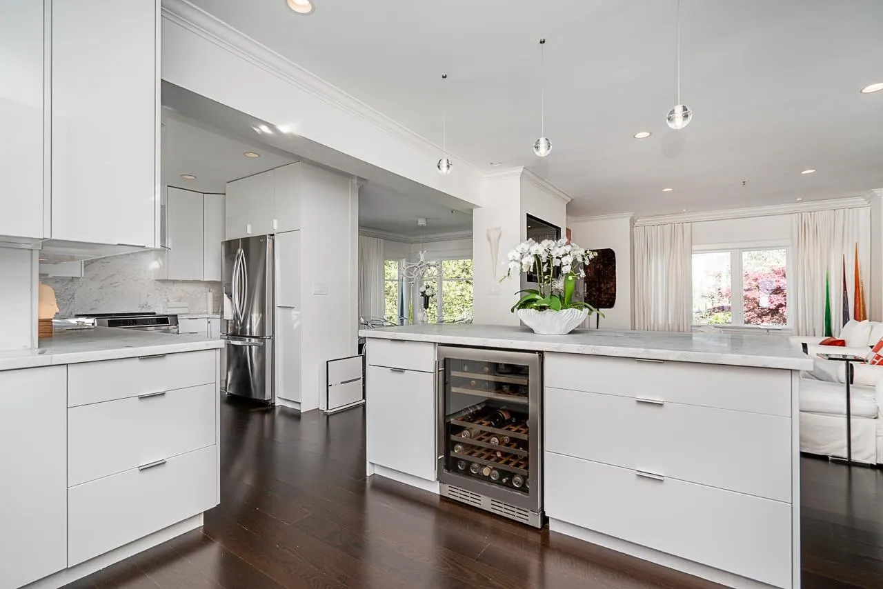 1638 Matthews Avenue