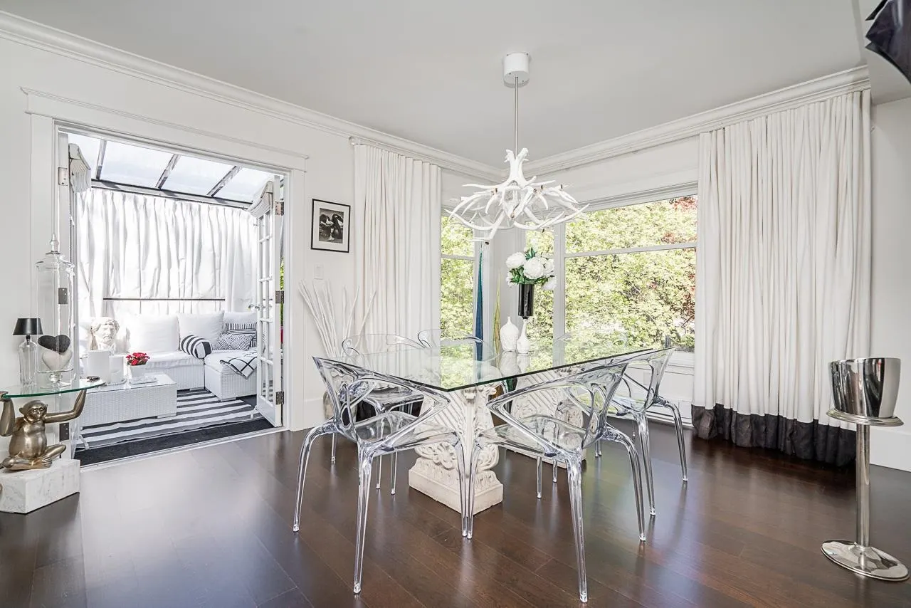 1638 Matthews Avenue