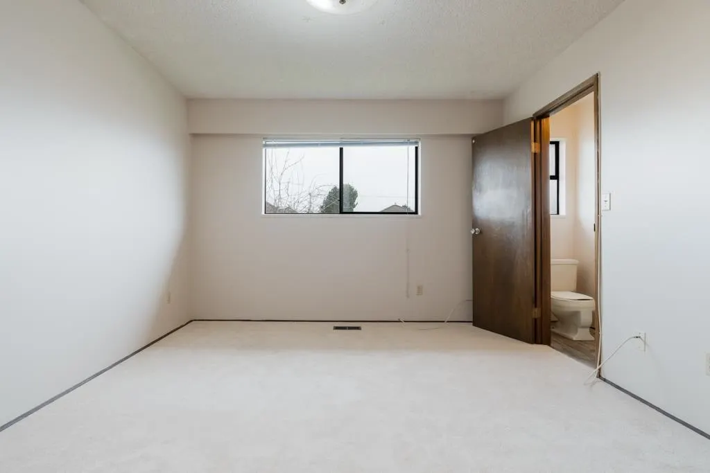8411 Rideau Drive