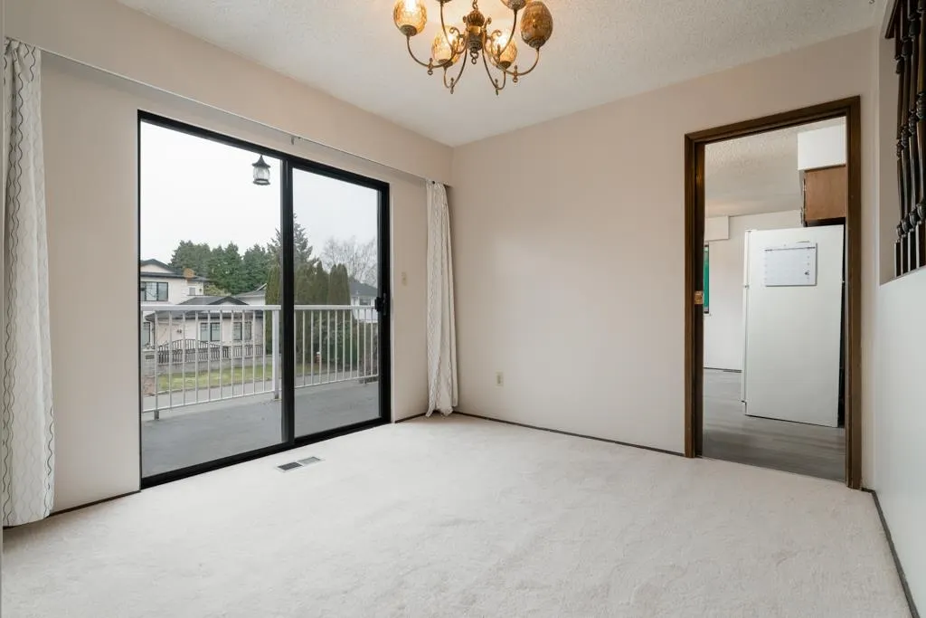 8411 Rideau Drive
