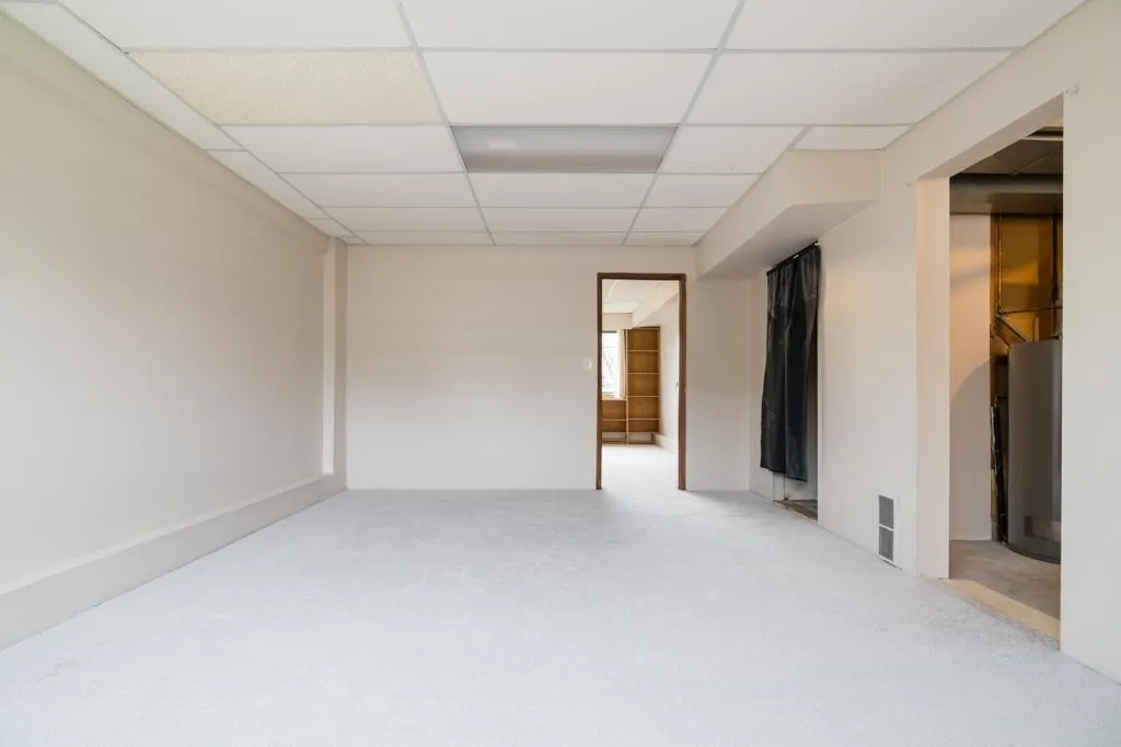 8411 Rideau Drive