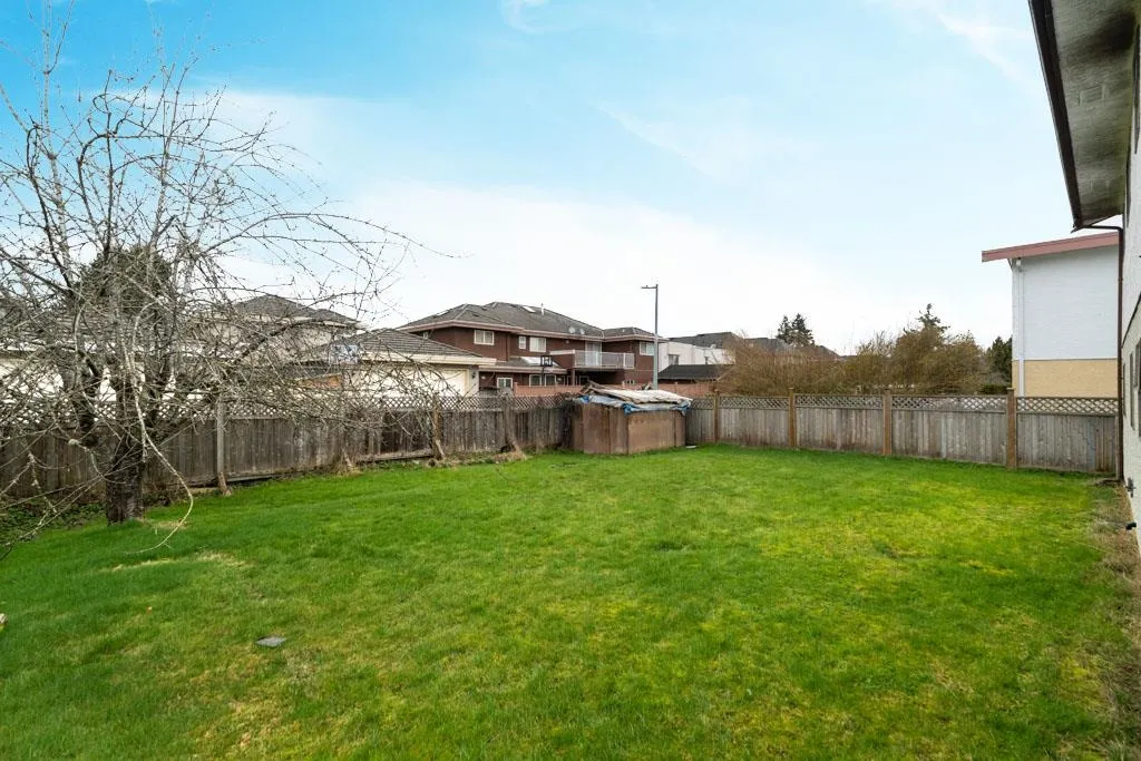 8411 Rideau Drive
