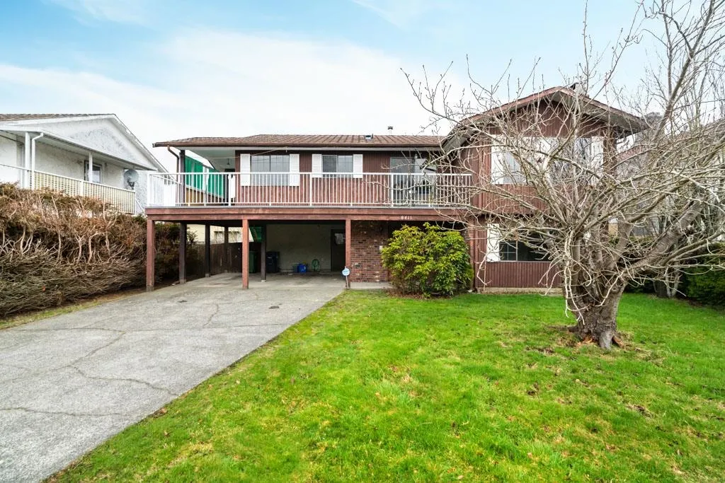8411 Rideau Drive