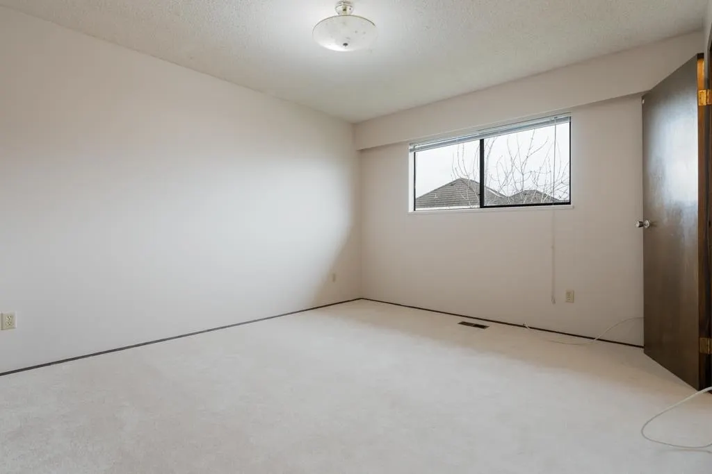 8411 Rideau Drive