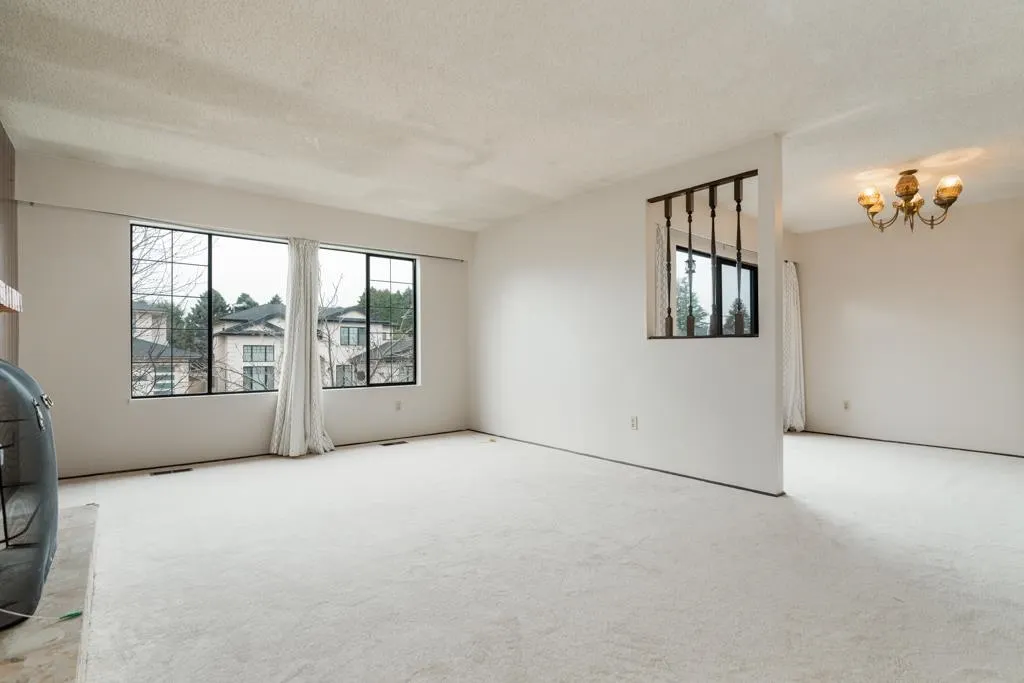 8411 Rideau Drive