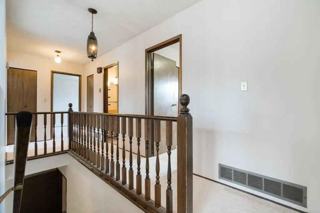 8411 Rideau Drive