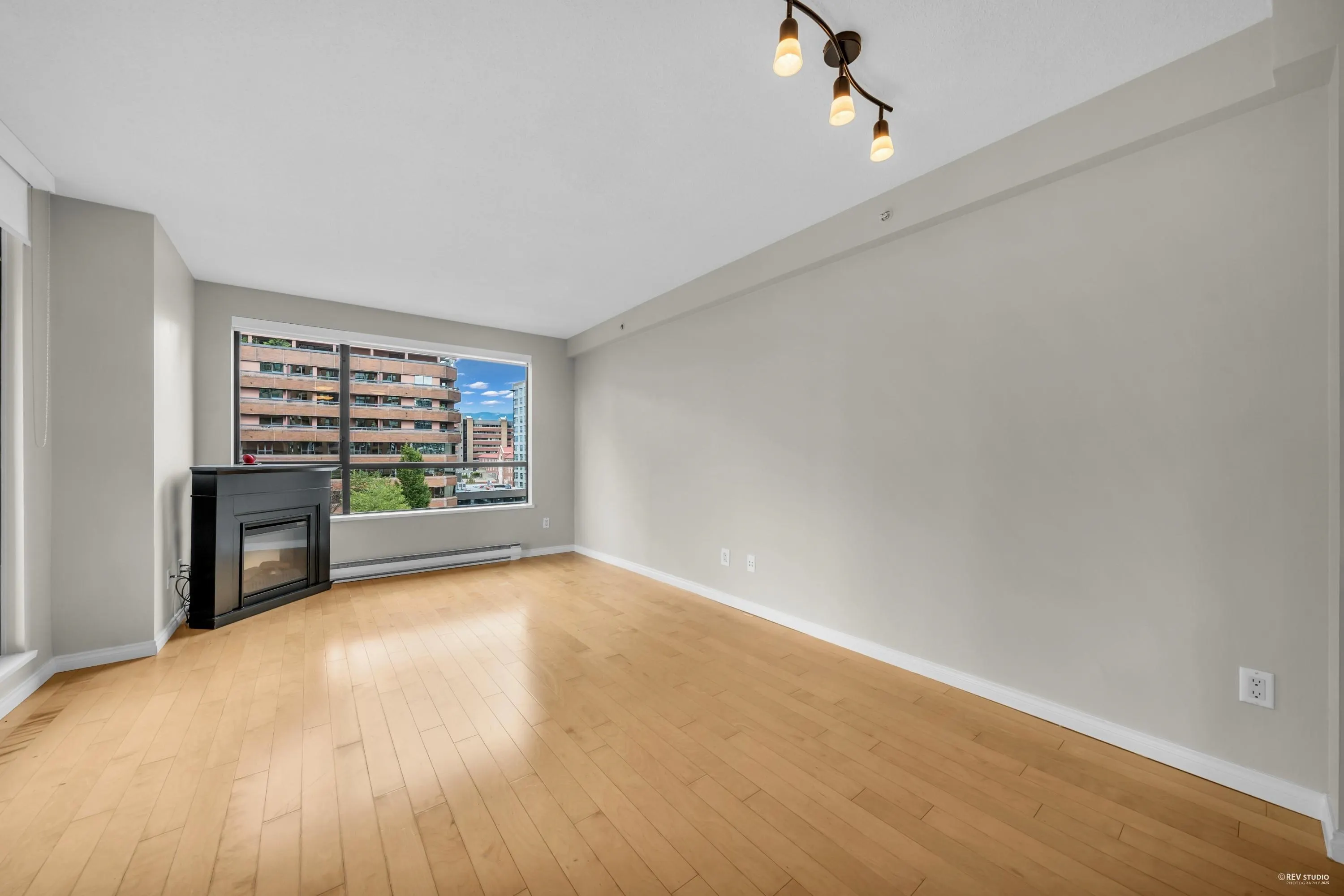 1608 1189 Howe Street