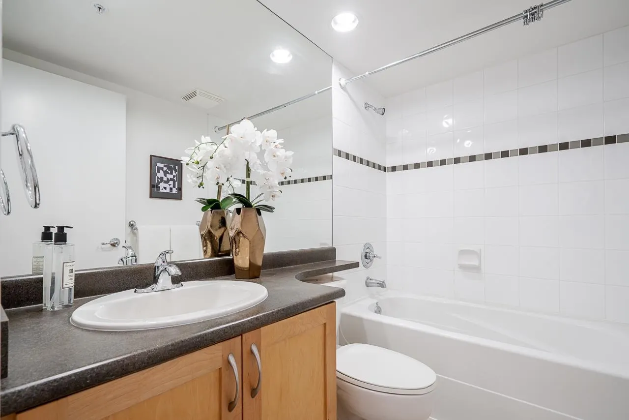 1102 1316 W 11th Avenue