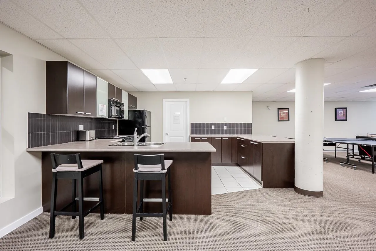 206 10455 University Drive