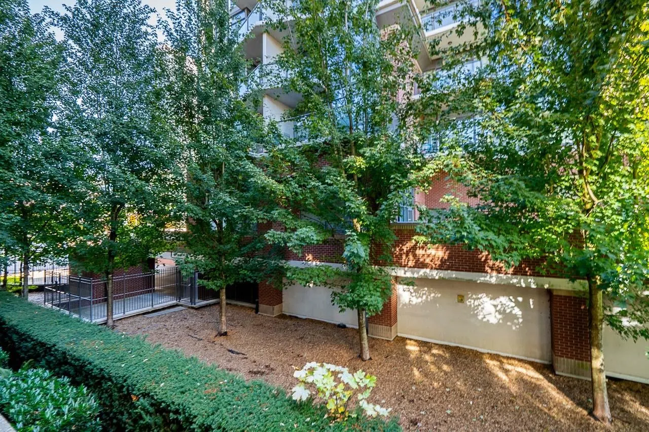 206 10455 University Drive