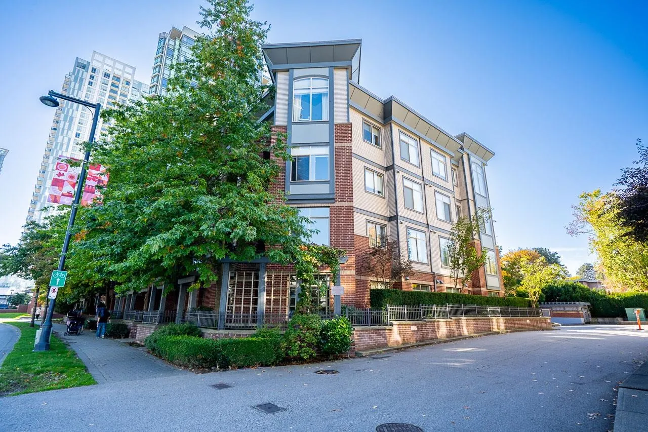 206 10455 University Drive