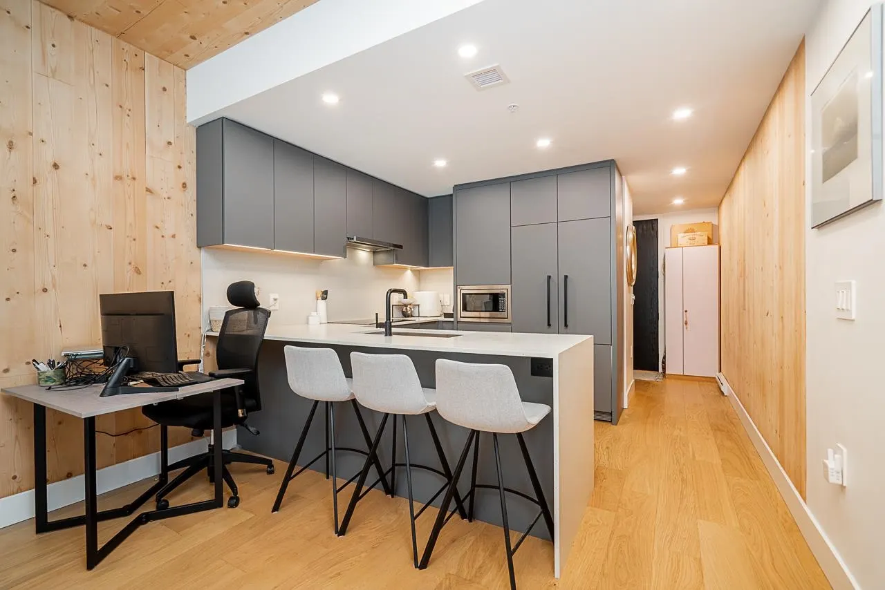 202 310 Salter Street