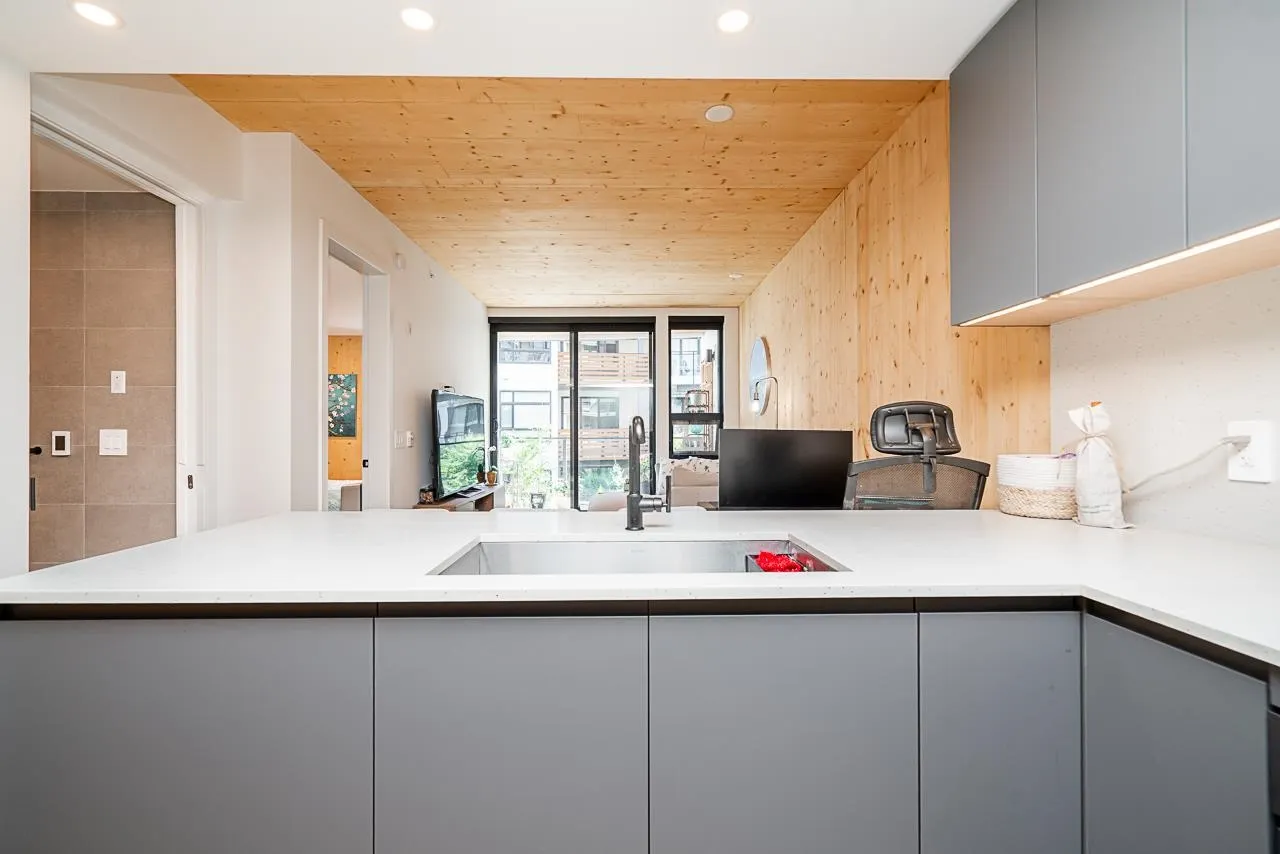 202 310 Salter Street