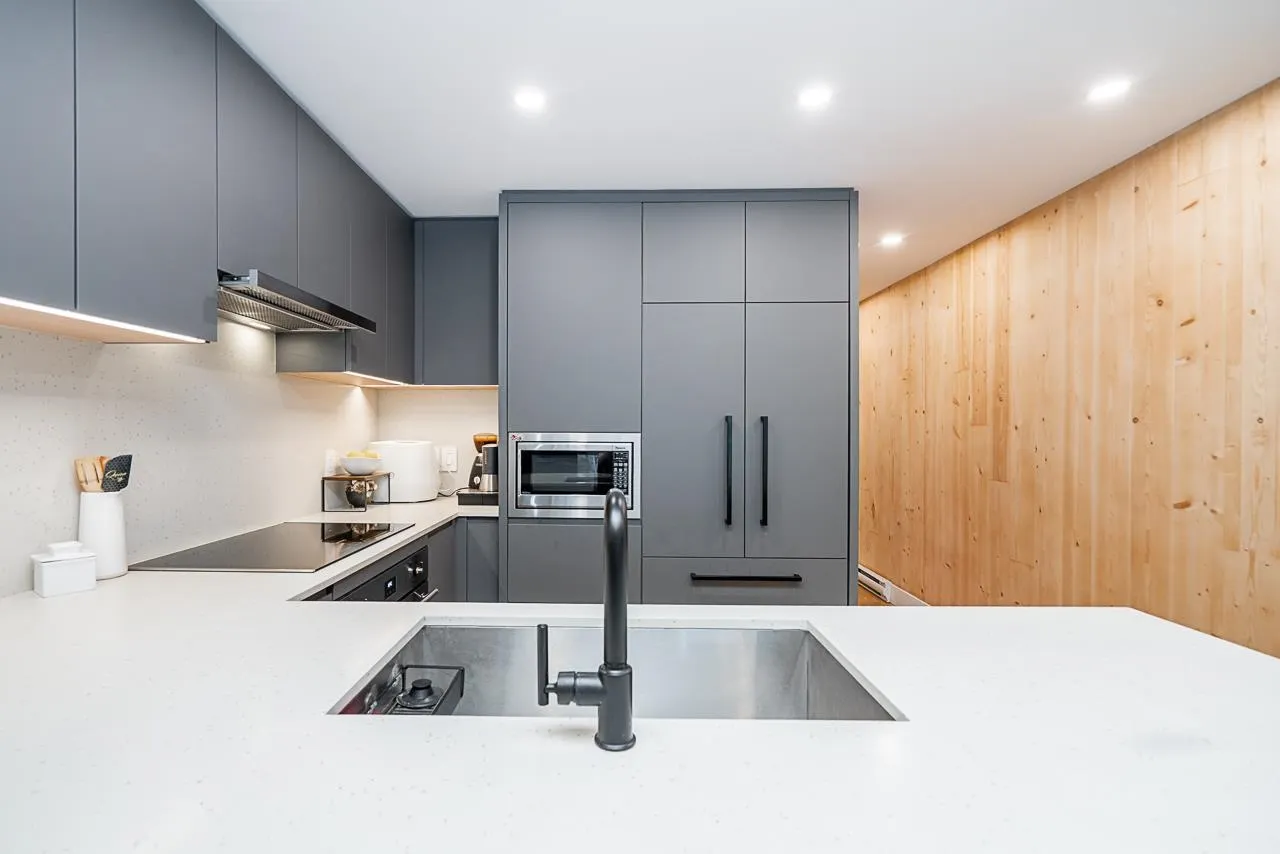 202 310 Salter Street