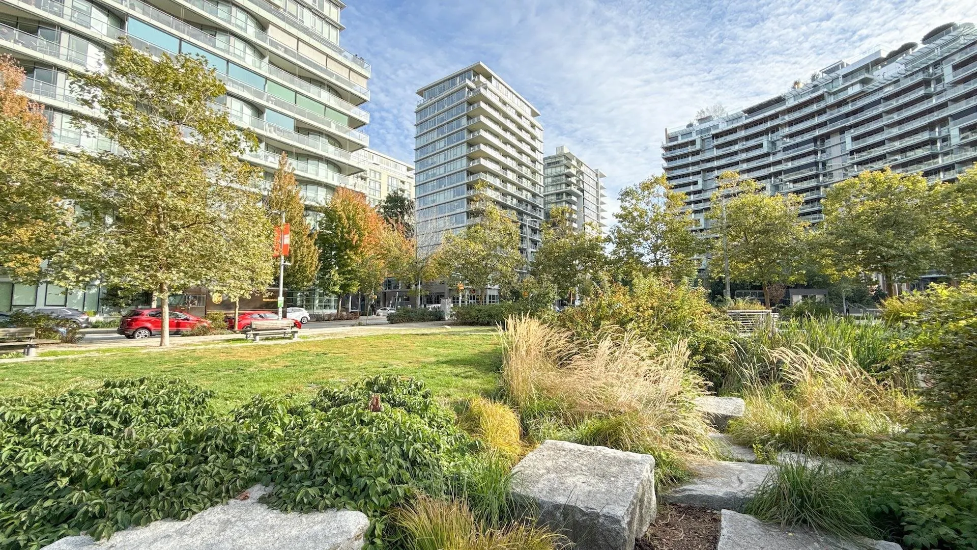 1210 1708 Columbia Street