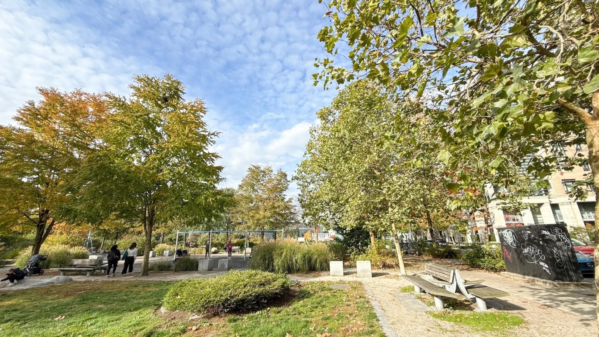 1210 1708 Columbia Street