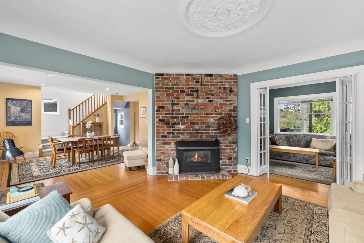723 E 4th Street