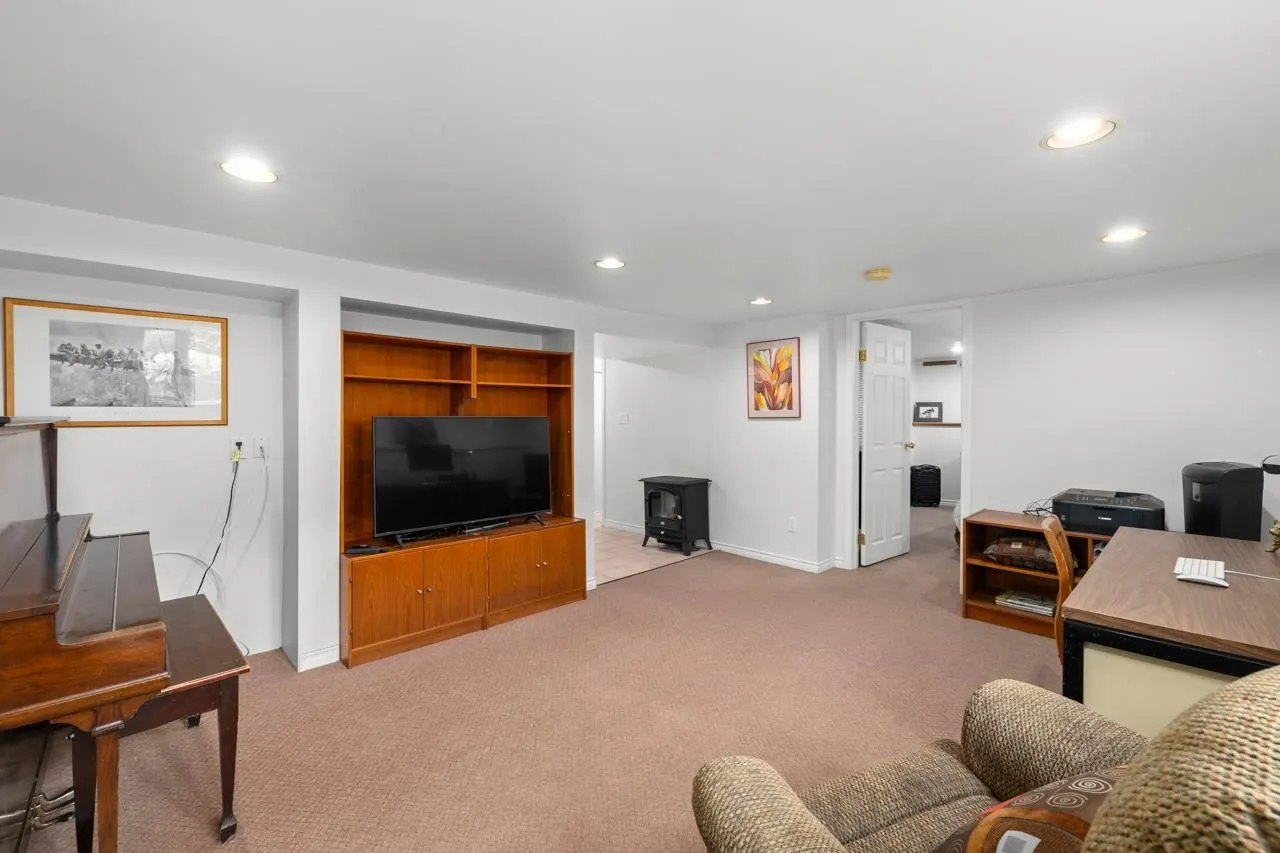 723 E 4th Street