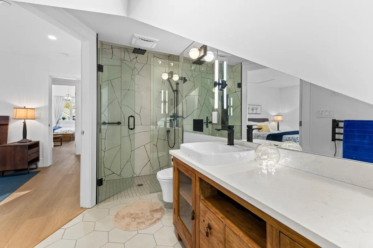 217 W 16th Avenue