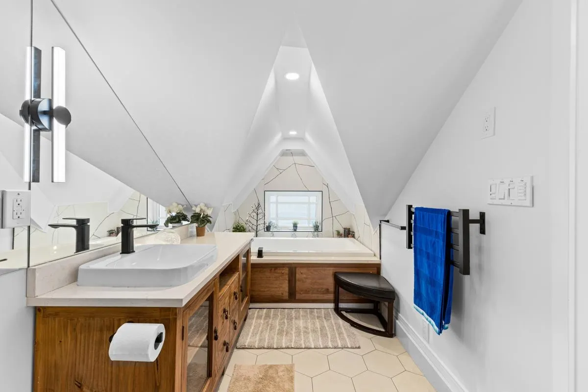 217 W 16th Avenue