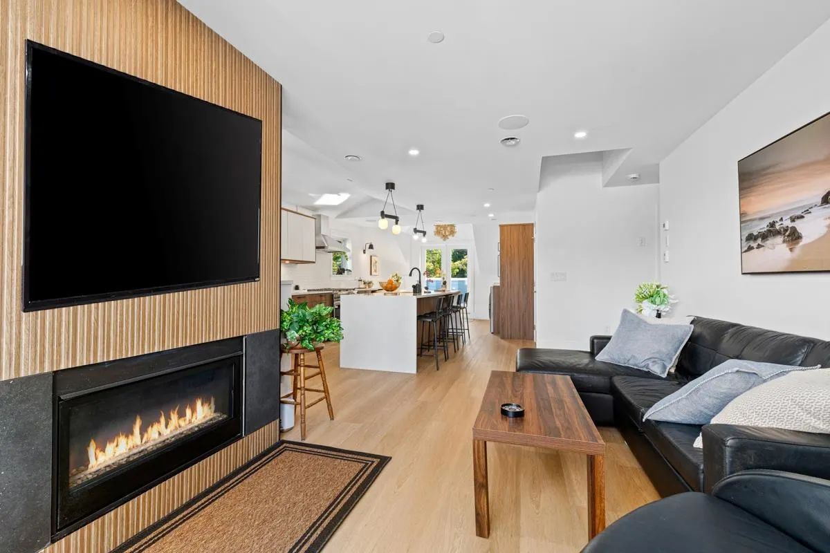 217 W 16th Avenue