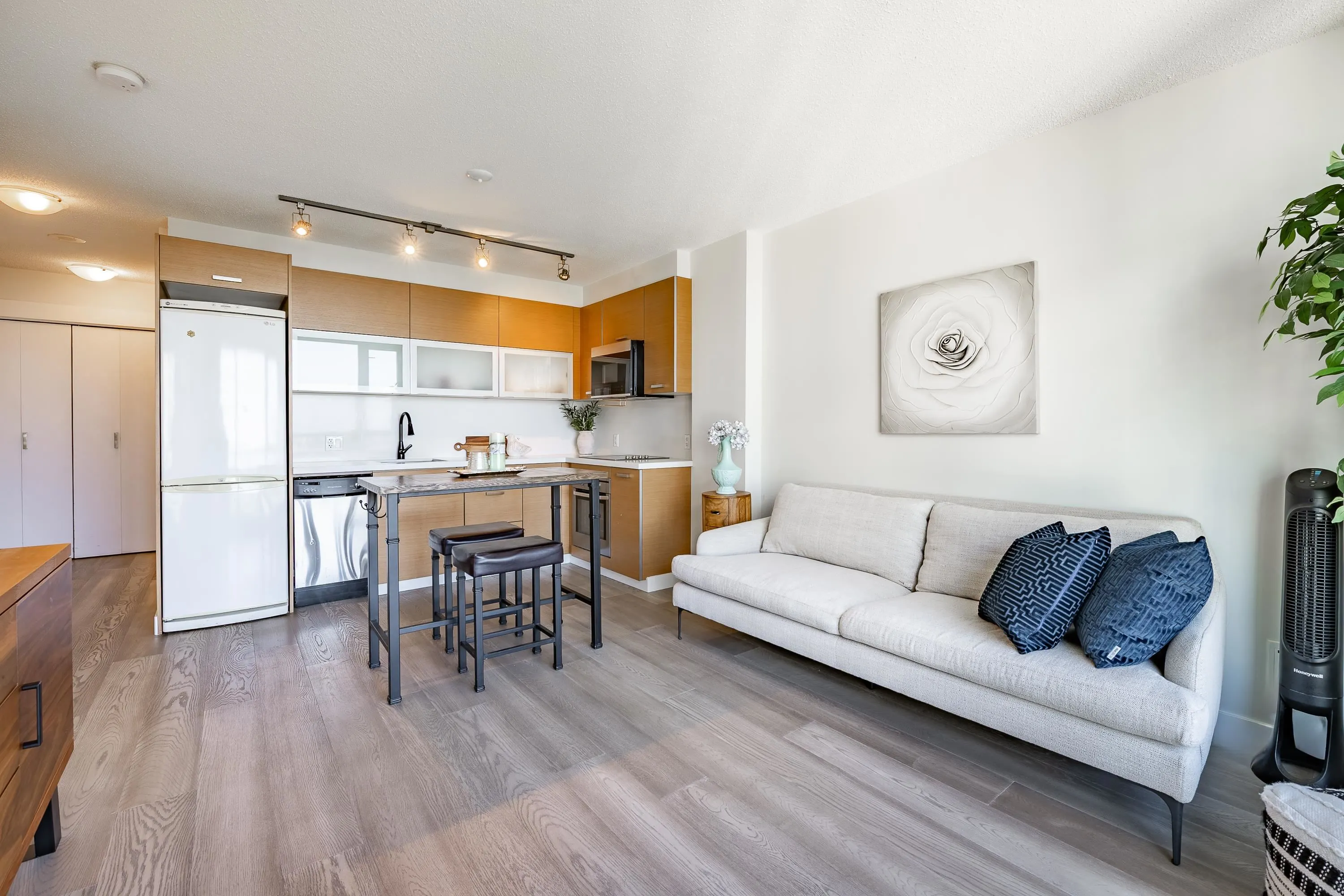 1705 10777 University Drive