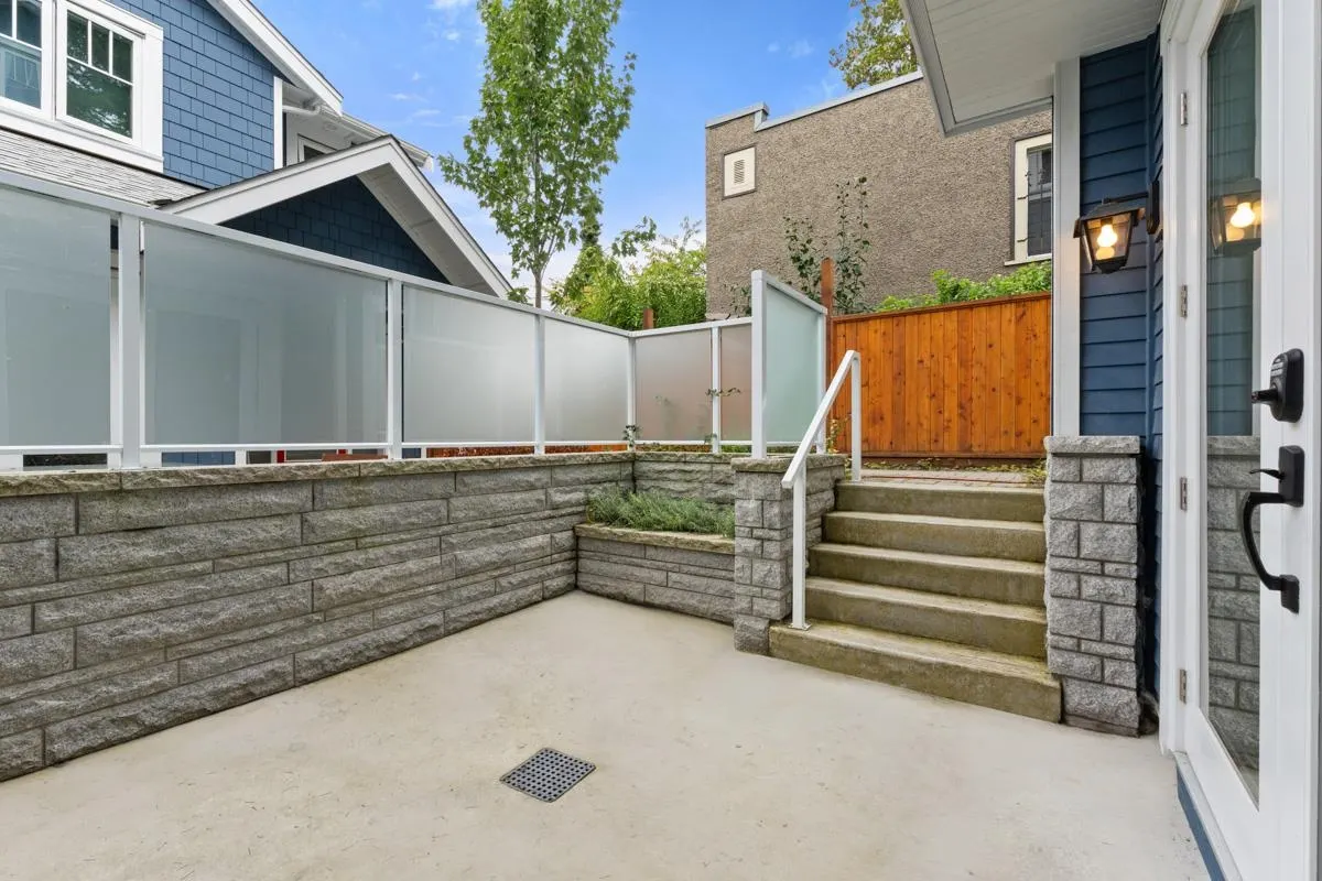 219 W 16th Avenue