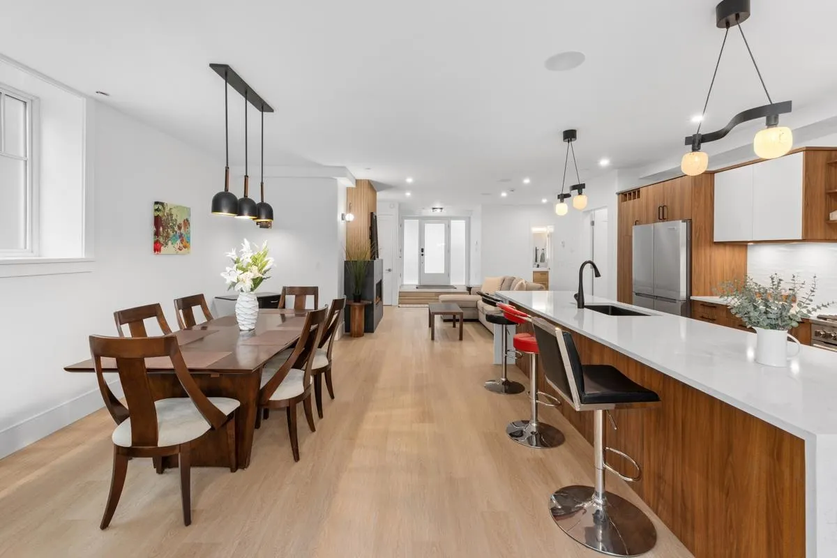 219 W 16th Avenue