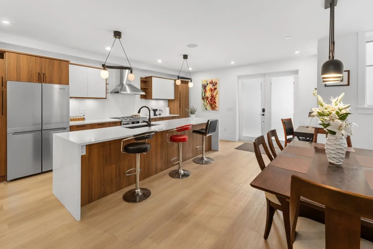 219 W 16th Avenue