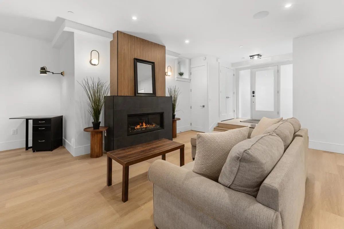 219 W 16th Avenue