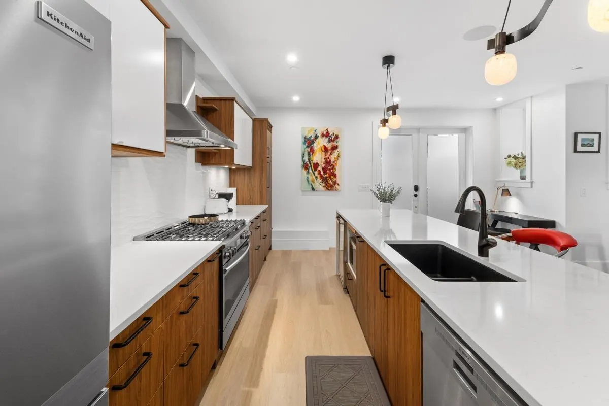 219 W 16th Avenue