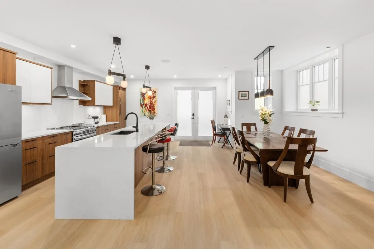 219 W 16th Avenue