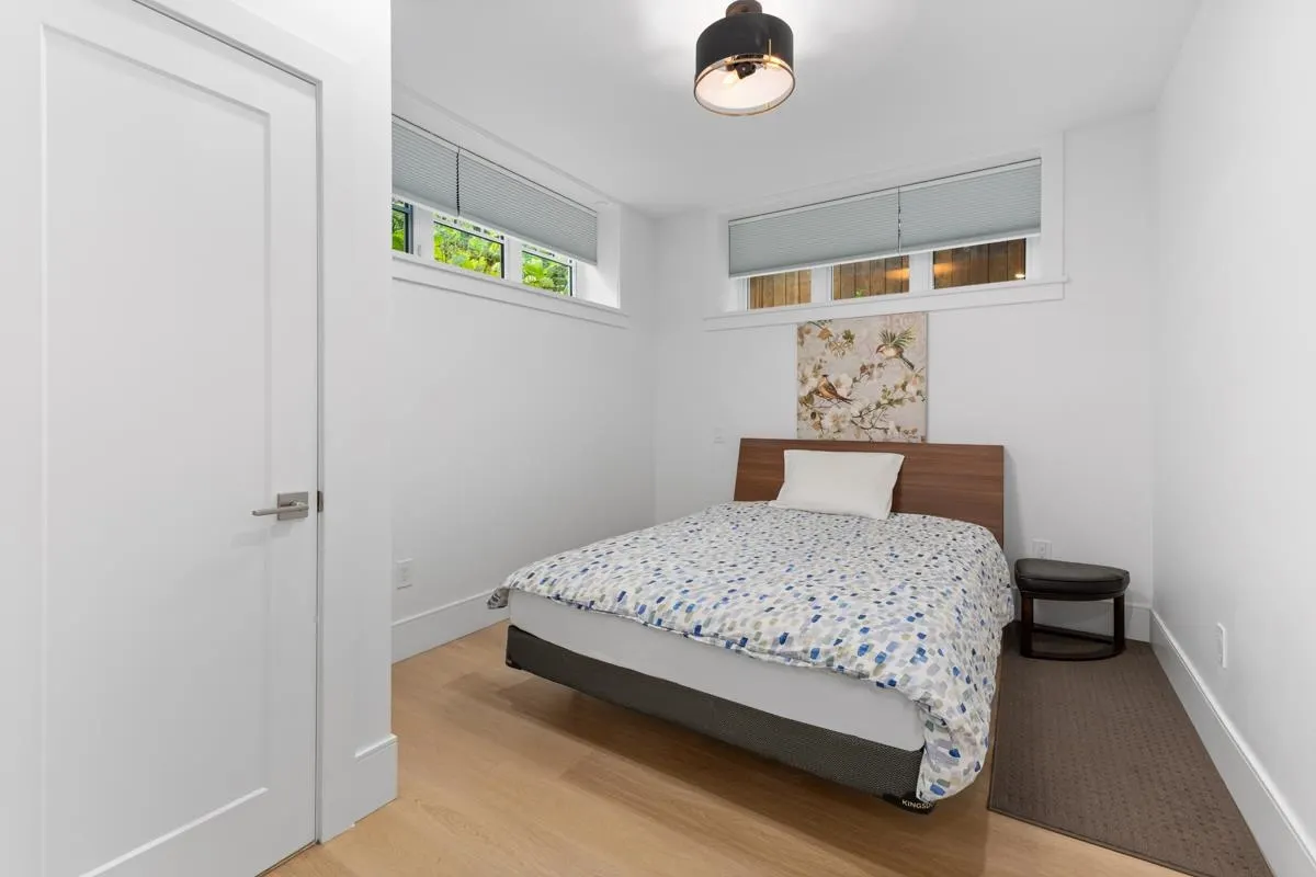 219 W 16th Avenue
